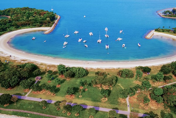 Bãi biển nổi tiếng trên đảo Lazarus đón khách trở lại