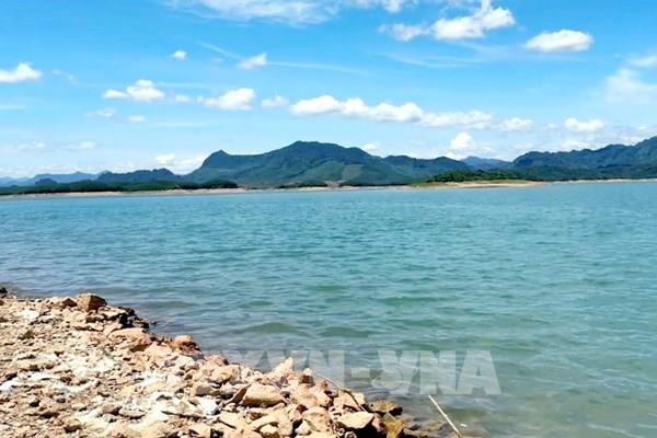 Công bố kết quả phân tích chất lượng nước tại hồ Rào Đá (Quảng Bình)