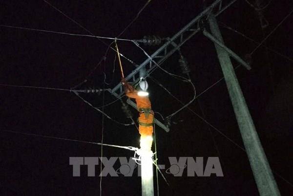 Điện lực Sơn La làm việc xuyên đêm cấp điện trở lại cho trên 2.900 khách hàng