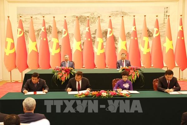 Lễ ký Thỏa thuận hợp tác nghiệp vụ giữa Thông tấn xã Việt Nam và Tân Hoa xã