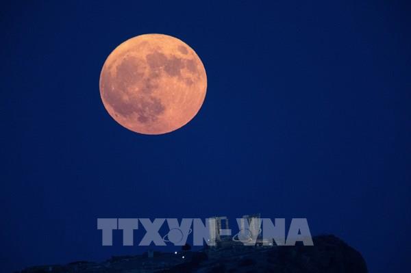 Hình ảnh "Siêu Trăng Xanh" lớn nhất và sáng nhất năm 2024