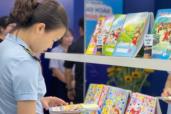 Bổ sung thành viên Tổ công tác của Thủ tướng Chính phủ về cao điểm đấu tranh ngăn chặn buôn lậu, hàng giả