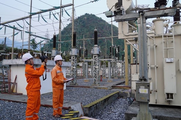 Đảm bảo nguồn điện ổn định và an toàn trong mùa mưa lũ