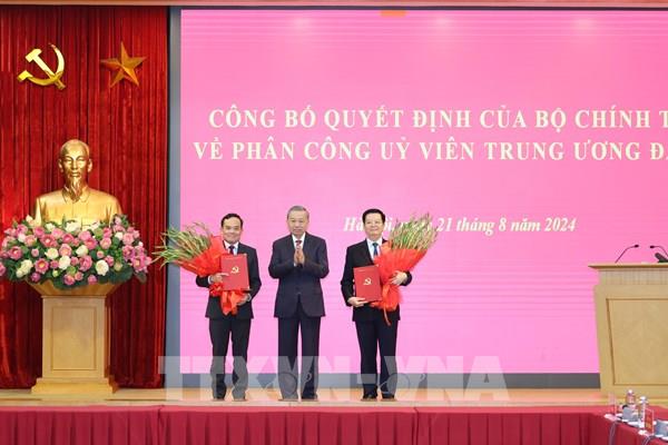 Công bố quyết định của Bộ Chính trị phân công Trưởng ban Kinh tế Trung ương và Trưởng ban Dân vận Trung ương
