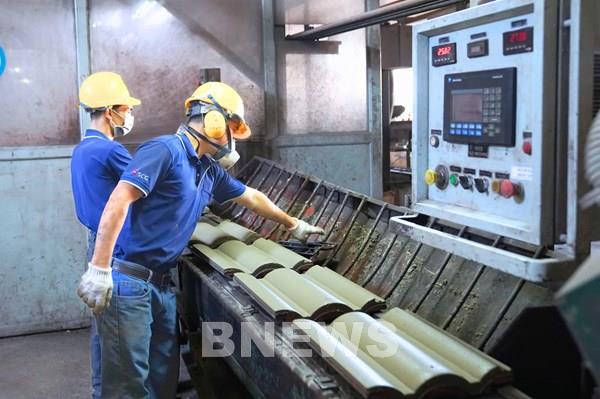Nhà máy Ngói đầu tiên tại Việt Nam đạt chứng nhận Nhãn Xanh Singapore