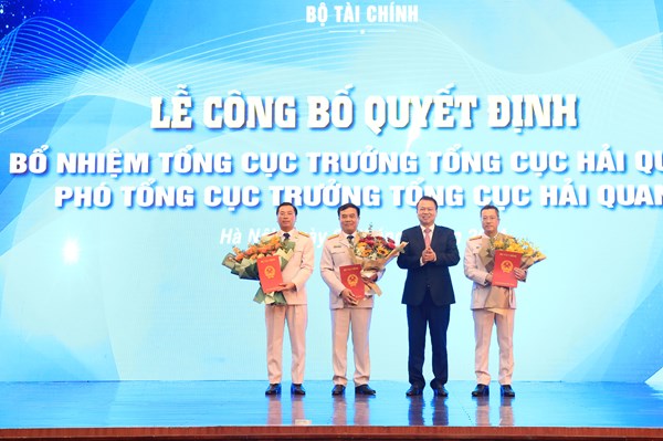 Bộ Tài chính trao các quyết định lãnh đạo Tổng cục Hải quan