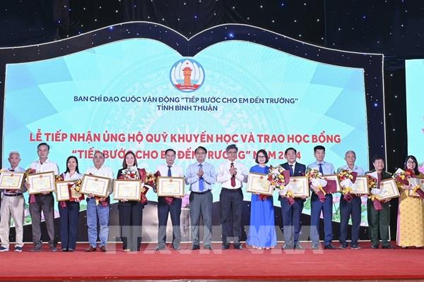 Bình Thuận tạo động lực cho học sinh có hoàn cảnh khó khăn vươn lên