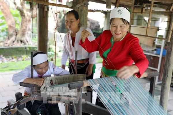“Hồi sinh” nghề dệt thổ cẩm của người Mường (Phú Thọ)