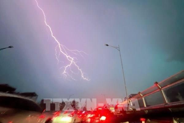 Hà Nội mưa rất to, cảnh báo ngập lụt khu vực nội thành