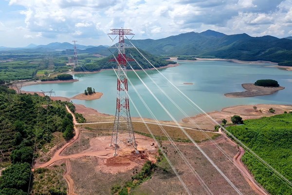 Dự án Đường dây 500kV mạch 3 cung đoạn Quảng Trạch - Quỳnh Lưu sẵn sàng đóng điện