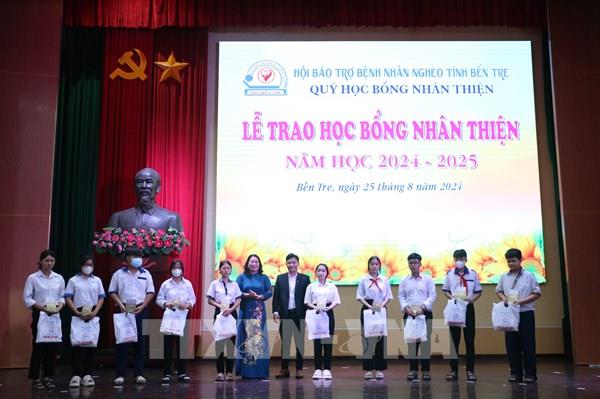 Học bổng Nhân Thiện tiếp sức học sinh, sinh viên khó khăn
