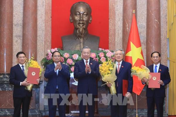 Tổng Bí thư, Chủ tịch nước trao quyết định bổ nhiệm 3 Phó Thủ tướng và 2 Bộ trưởng
