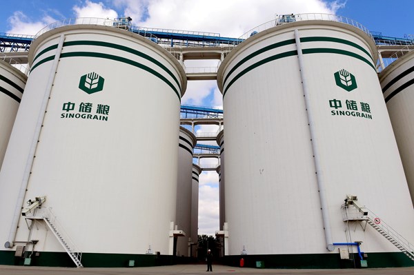 Trung Quốc phạt Sinograin vì vận chuyển dầu ăn bằng xe bồn lẫn hóa chất