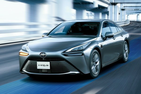 Toyota và BMW “làm nóng” cuộc đua xe "xanh"