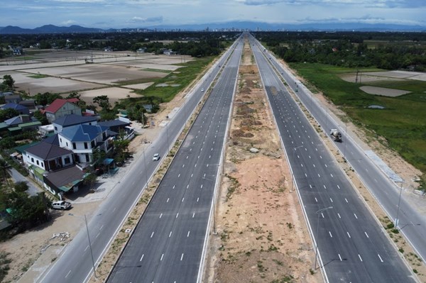 Thông xe tuyến đường nghìn tỷ nối thành phố Vinh và thị xã Cửa Lò