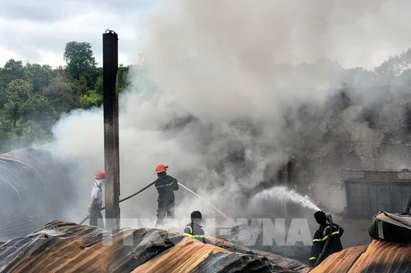 Cháy lớn tại kho chứa dầu nhớt ở thành phố Bảo Lộc