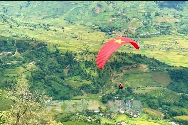 Khai mạc Festival "Bay trên miền danh thắng - mùa vàng 2024"