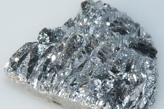 Trung Quốc hạn chế xuất khẩu, giá các kim loại hiếm tăng vọt