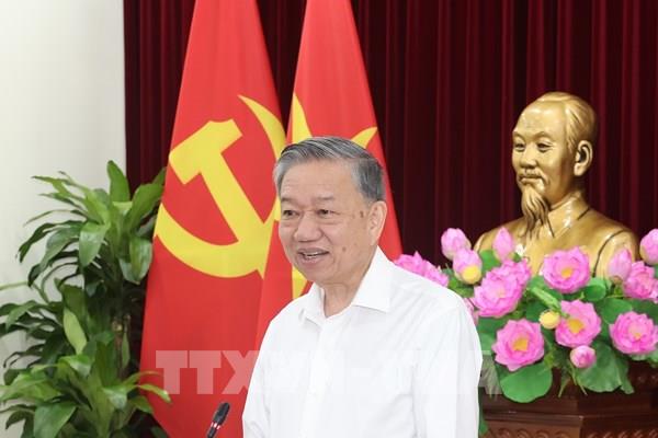 Chuyển đổi số - Động lực quan trọng phát triển lực lượng sản xuất, hoàn thiện quan hệ sản xuất đưa đất nước bước vào kỷ nguyên mới
