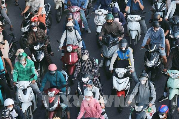  Dòng người tiếp tục đổ về Thủ đô, ùn ứ cục bộ tại cửa ngõ phía Nam