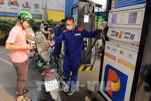 Giá xăng dầu chiều nay 31/10 biến động trái chiều
