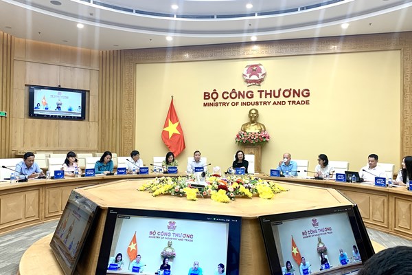 Cần có trung tâm cung ứng nguyên, phụ liệu ngành thời trang