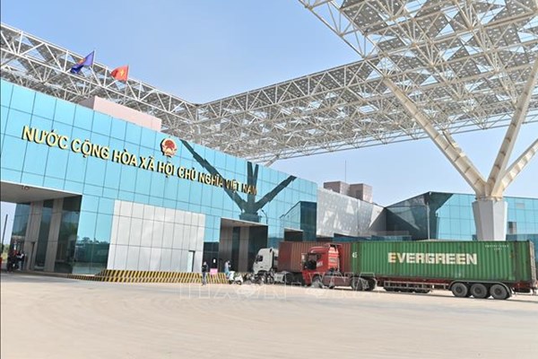 Kim ngạch xuất nhập khẩu hàng hóa qua Cửa khẩu Móng Cái tăng 24%