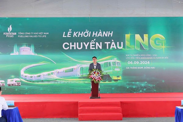 PV GAS khởi hành chuyến tàu chở LNG đầu tiên trên đường sắt Nam Bắc