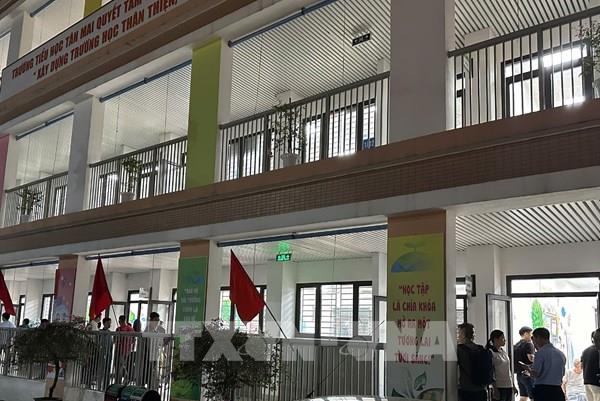 Hà Nội di dời người dân chung cư A7 Tân Mai tránh bão số 3
