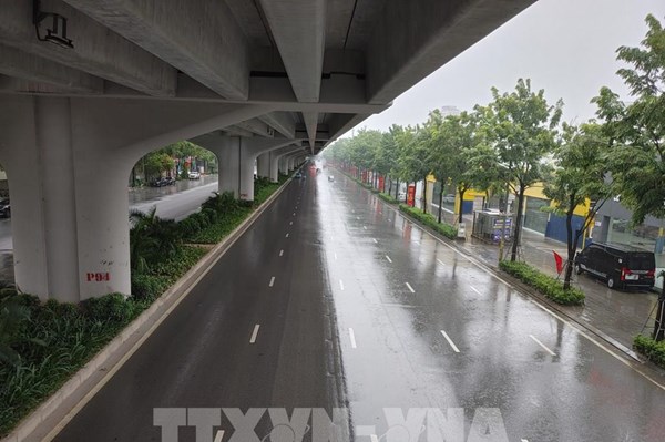 Bão số 3: Người dân Hà Nội nghiêm túc phòng tránh, hạn chế ra đường