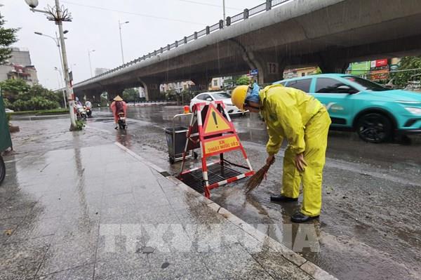 Hà Nội vận hành các trạm bơm tiêu thoát nước để tránh ngập úng
