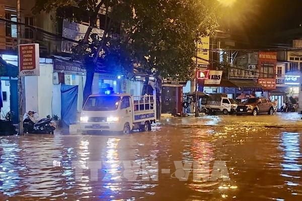 Nước sông Hồng tại Yên Bái dâng cao, hơn 1.000 hộ dân ngập sâu nguy hiểm