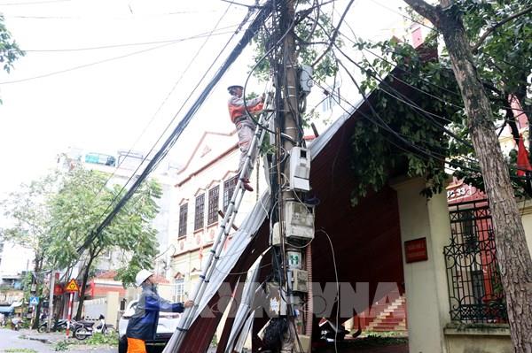 Điện lực Hải Dương nỗ lực khắc phục sự cố, cấp điện trở lại sớm nhất