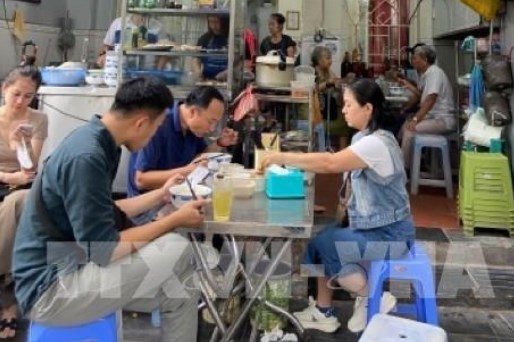 Cuộc sống người dân Thủ đô trở lại bình thường sau bão số 3