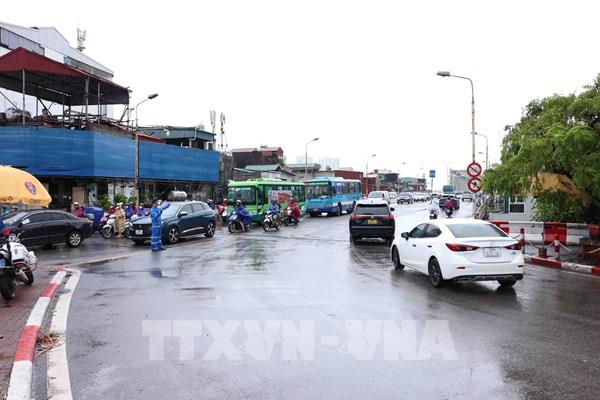 Hà Nội mưa lớn, nhiều tuyến đường ngập úng, ùn tắc cục bộ 