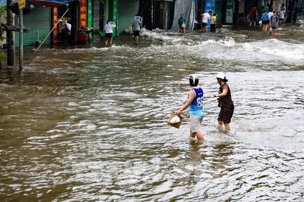 Hà Nội: Nước sông Hồng dâng nhanh, nhiều nơi bị ngập