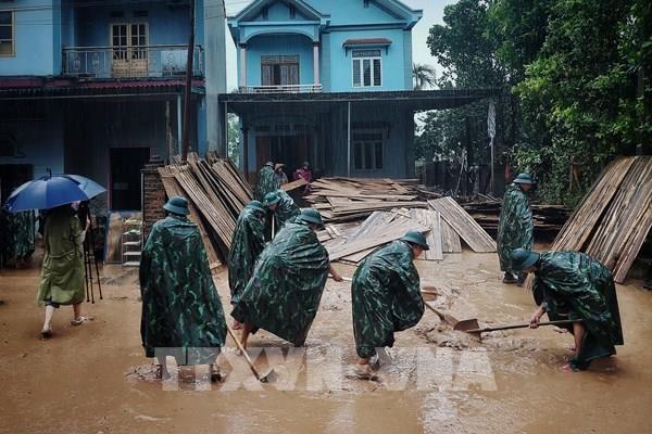 Hình ảnh lực lượng vũ trang giúp người dân Bắc Giang ổn định cuộc sống