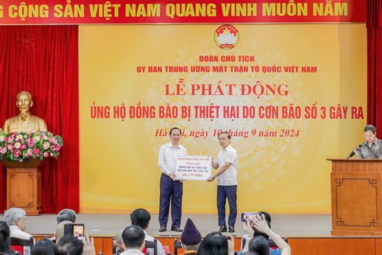 Ngành ngân hàng trao tặng 38,4 tỷ đồng hỗ trợ đồng bào bị thiệt hại do bão số 3