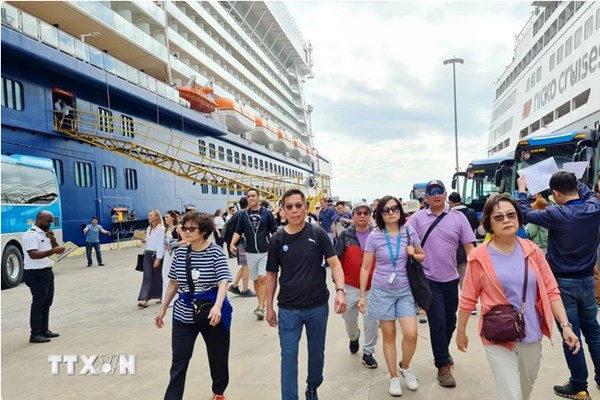 Cảng tàu khách quốc tế Hạ Long đón khách quốc tế trở lại sau bão số 3