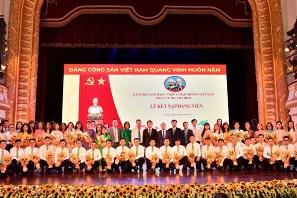 Bảo vệ nền tảng tư tưởng của Đảng, đấu tranh, phản bác các quan điểm sai trái, thù địch