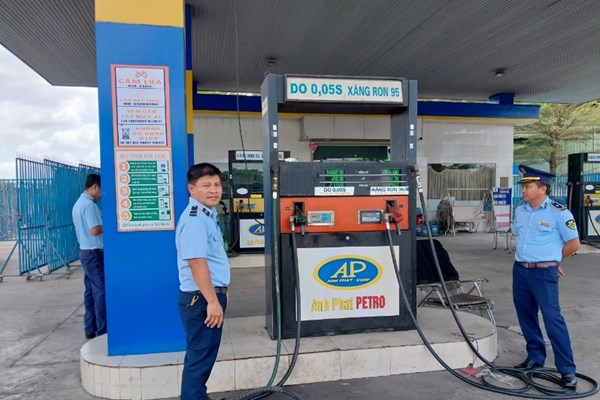 Một cửa hàng kinh doanh xăng dầu bị xử phạt gần 627 triệu đồng