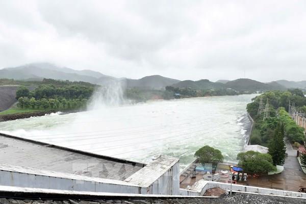 Đưa mực nước thượng lưu hồ thủy điện Thác Bà về dưới cao trình 57 m trước 17 giờ ngày 5/10