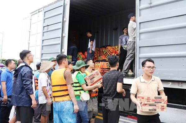 Doanh nghiệp phân phối, bán lẻ tăng lượng hàng hóa gấp 3 lần cho miền Bắc