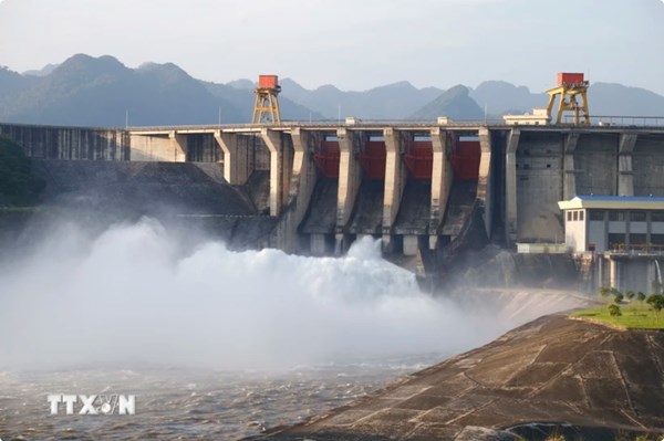Sẽ đóng tiếp một cửa xả đáy hồ Tuyên Quang vào lúc 8h ngày 11/9