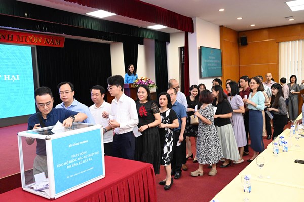Bộ Công Thương chung tay khắc phục hậu quả của bão, lũ