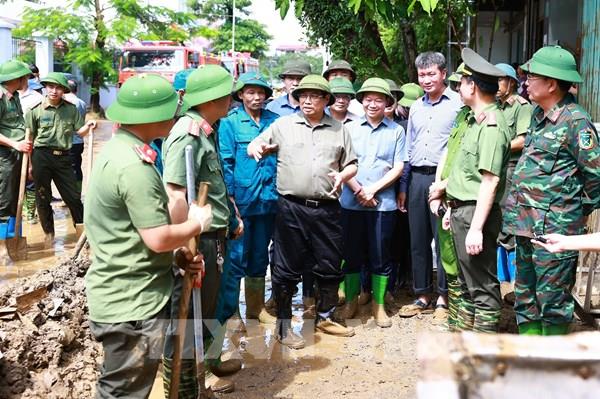 Thủ tướng đi kiểm tra tình hình khắc phục hậu quả mưa lũ tại Yên Bái
