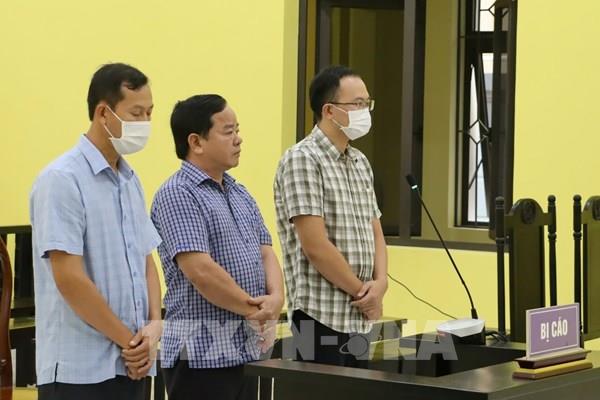 Án phạt cho cán bộ Sở Giao thông vận tải làm giả hồ sơ cải tạo xe