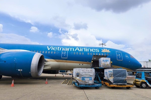 Vietnam Airlines vận chuyển gần 30 tấn hàng cứu trợ vùng ảnh hưởng bão tại miền Bắc