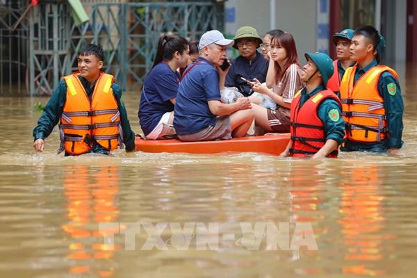 Sáng ngời sắc áo lính nơi lũ dữ