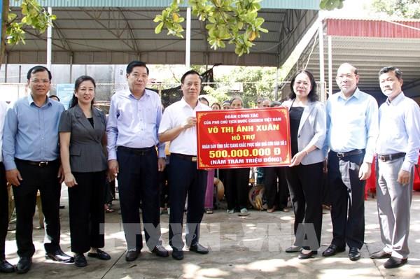 Phó Chủ tịch nước Võ Thị Ánh Xuân thăm, tặng quà người dân bị ảnh hưởng do bão lụt tại Bắc Giang